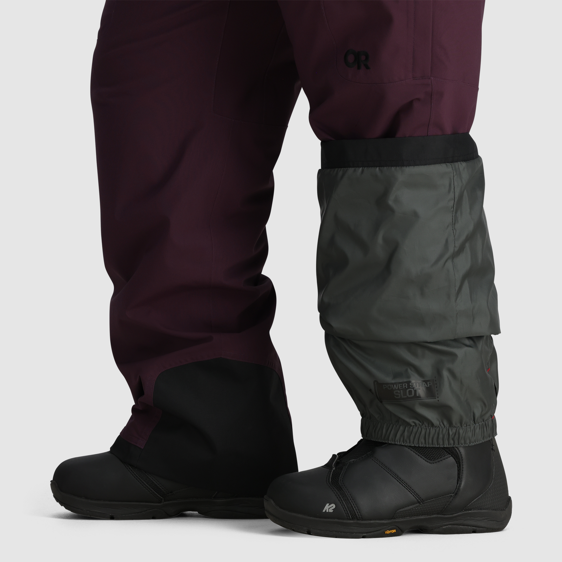 B27 :: Snow Gaiter / Keep snow out of your boots and pant legs with these built-in durable, stretchy snow gaiters.