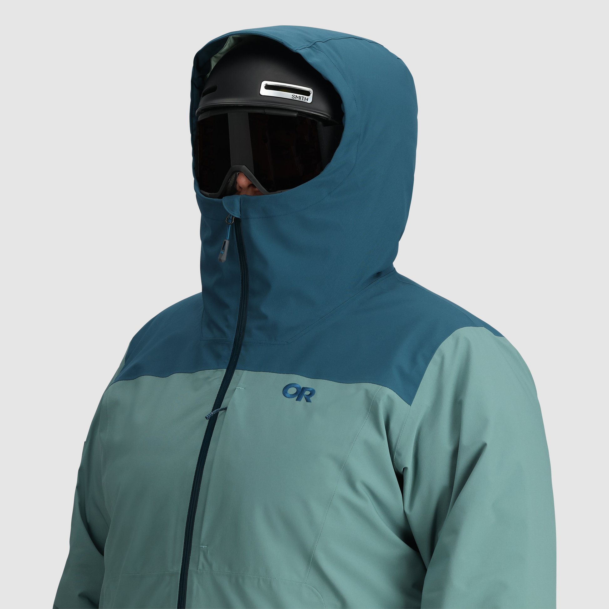B5 :: Helmet Compatible / This hood is compatible with most helmet sizes, fitting over a skiing, biking, or climbing helmet.
