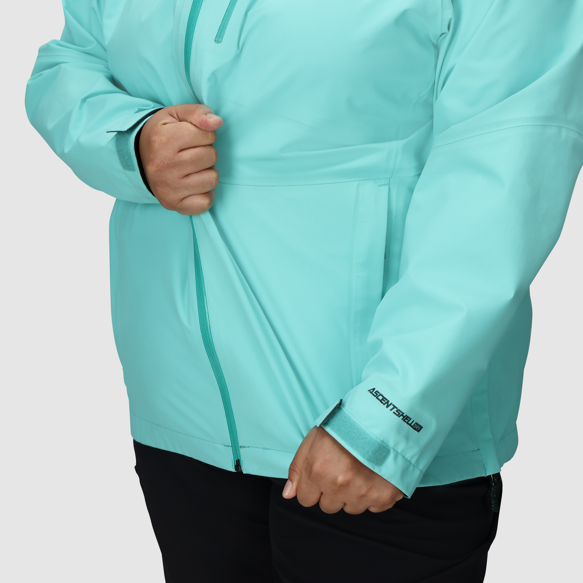 B6 :: Stretch Panel / Move uninhibited with strategically-placed stretch panels, designed to mirror your body's natural movements.